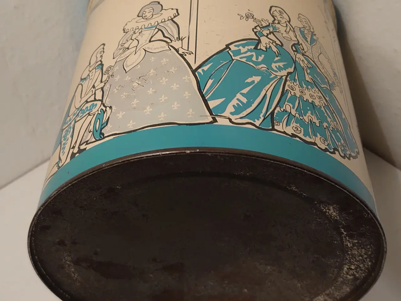 Billede 5 - Stor gammel kagedåse med motiver fra 1550-1920.