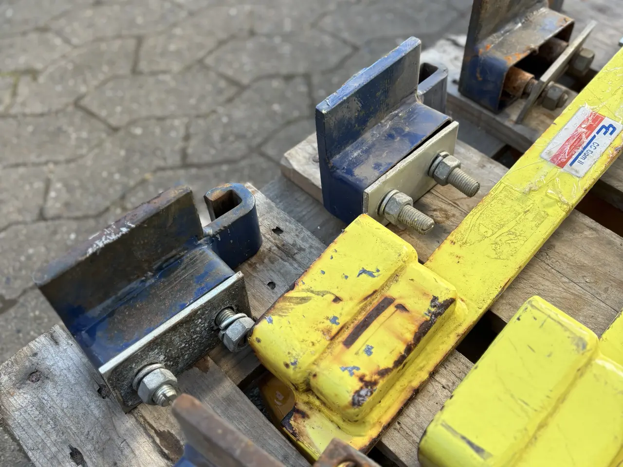 Billede 7 - Låsebomme til container - 7 stk = 2500 kr.