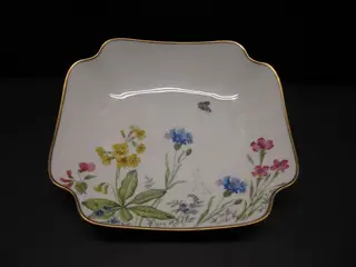 Danmarks Flora Kagefad Kantet 23 x 21 cm