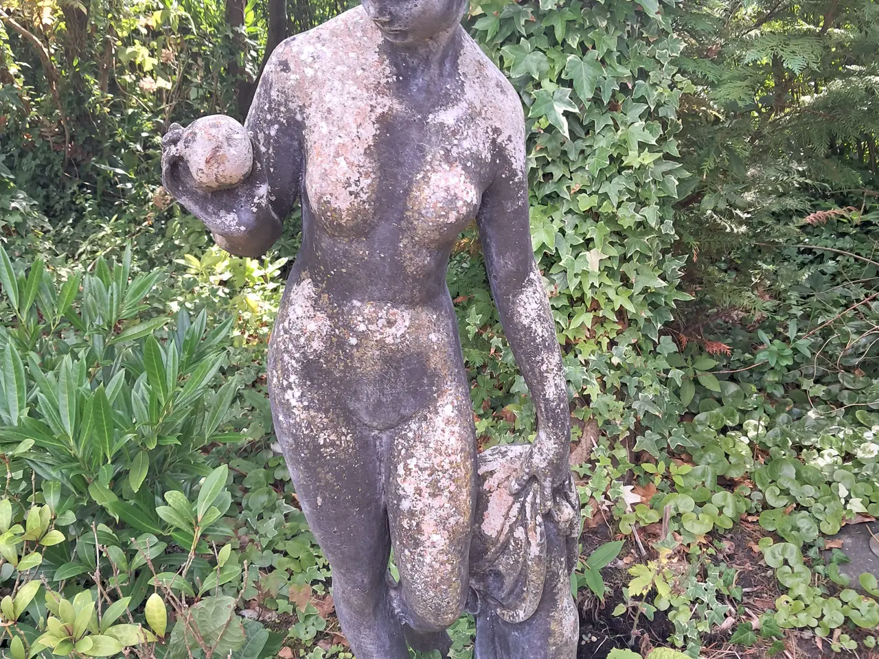 Billede 1 - Havefigur kvinde statue 120cm.