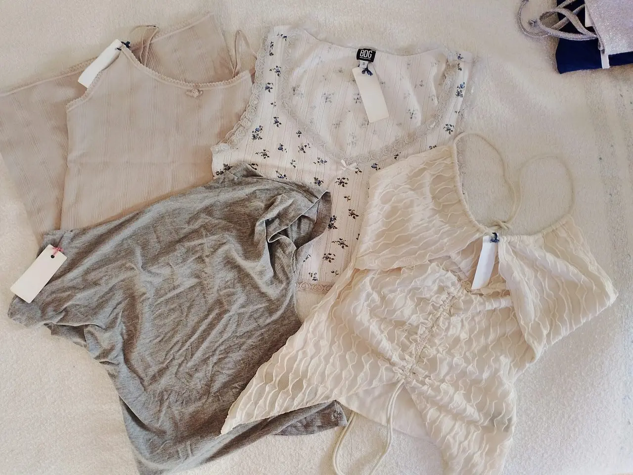 Billede 1 - Toppe, BH, Shorts m.m.m. Str. 12-16 år.