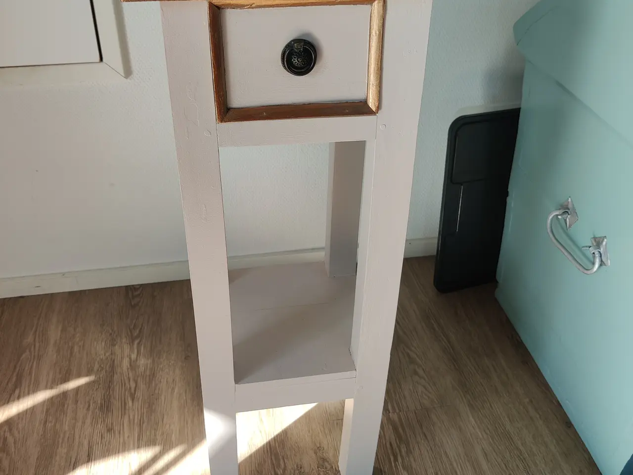 Billede 1 - Sengebord i malet træ