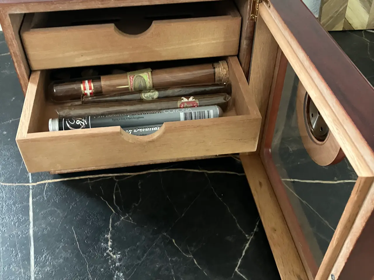 Billede 2 - Humidore til opbevaring af cigarer.