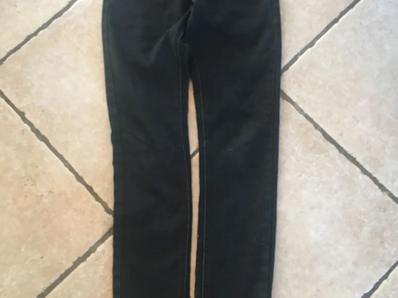 Billede 1 - Sorte DNG stretch jeans str 12