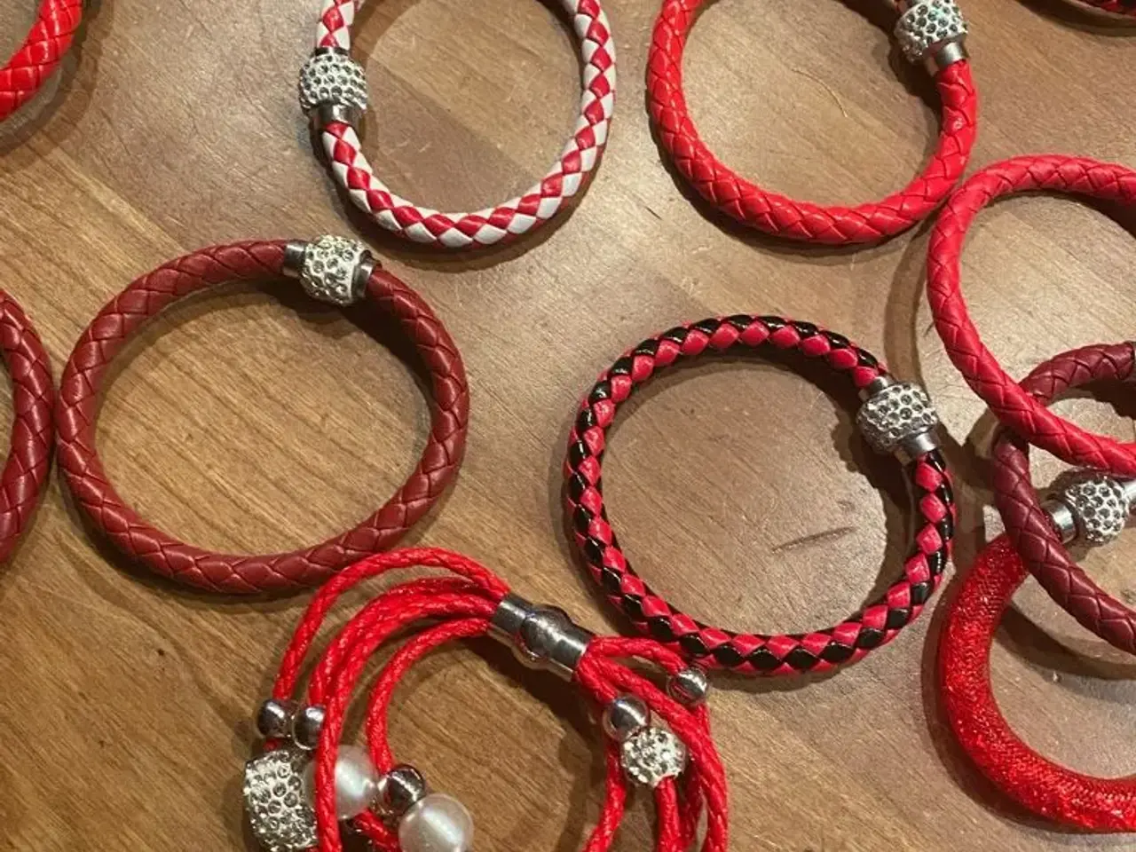 Billede 3 - Flotte røde armbånd