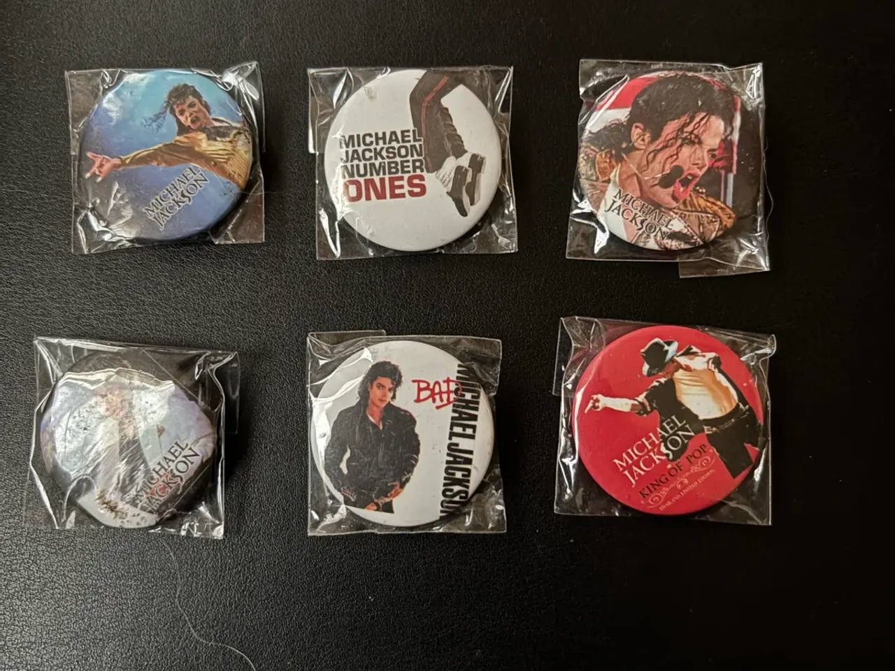 Billede 1 - 6 små Michael Jackson badges sælges samlet