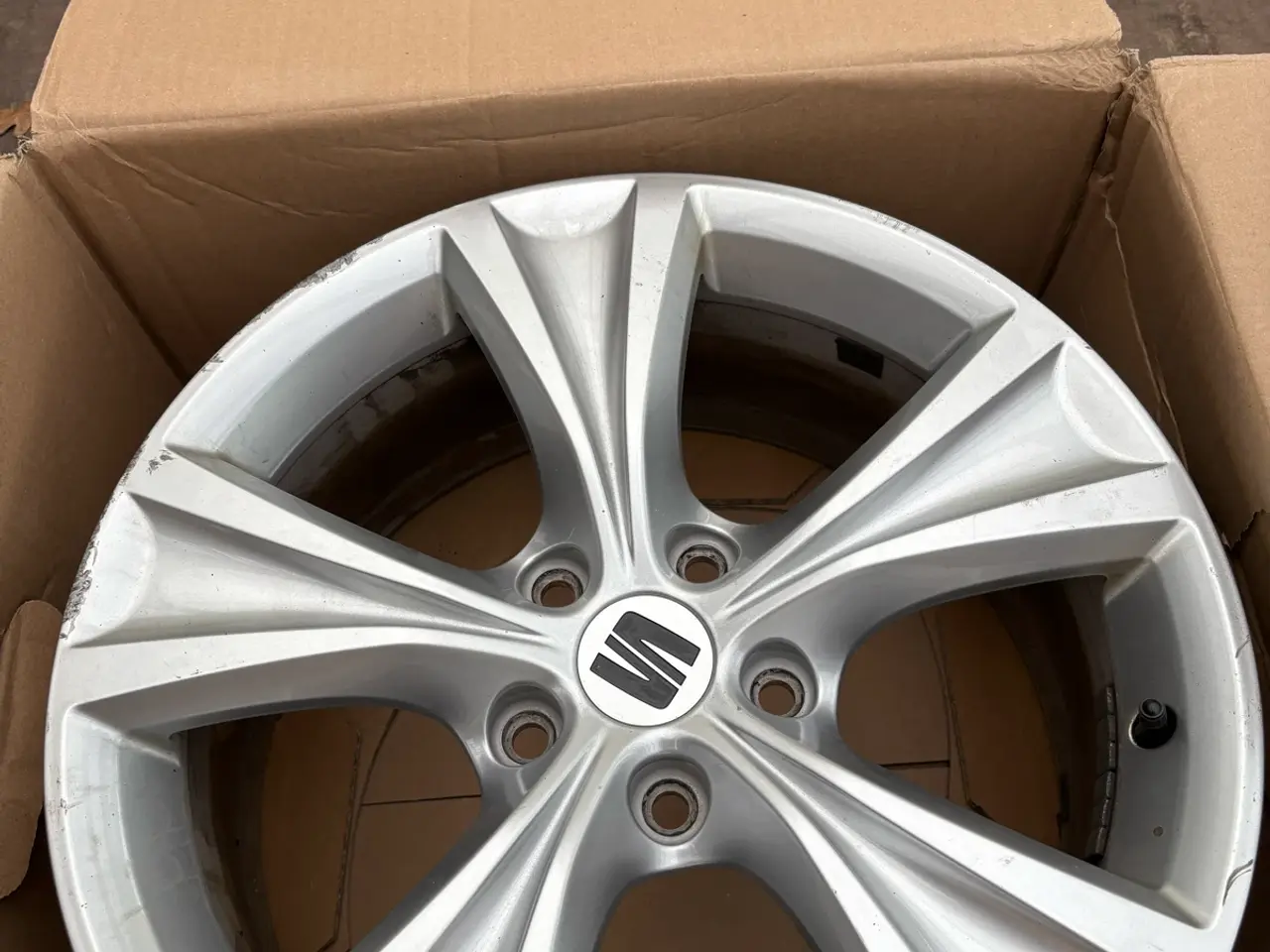 Billede 1 - Original Seat alufælge 