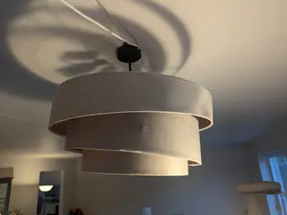 Lindby Jusari loftlampe Ø56 cm – creme/guld, ubrug