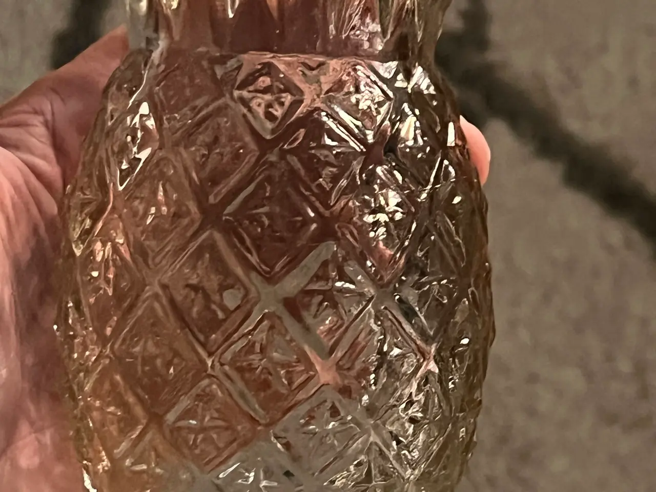 Billede 1 - Smuk vintage ananasvase i presset glas 🍍