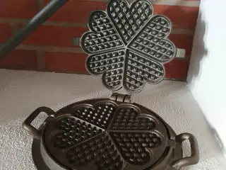 Gammelt Voss vaffeljern til brændekomfur, grill mm