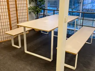 Kvalitets Spisebord med Bænke