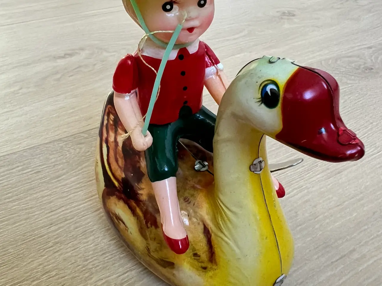 Billede 3 - Blikpladelegetøj dreng rider på gås