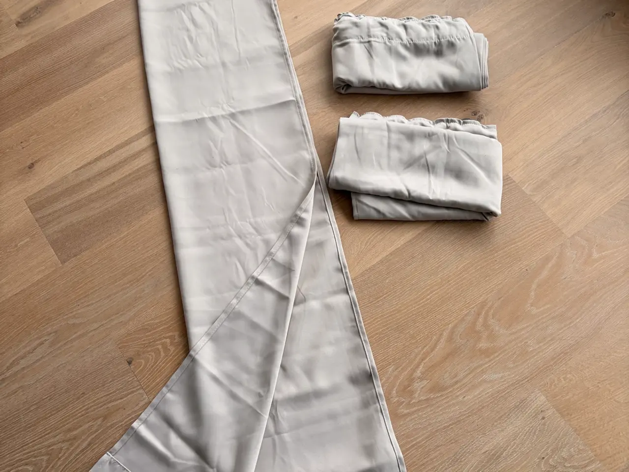 Billede 1 - 3 gardiner i blødt stof 140x175cm