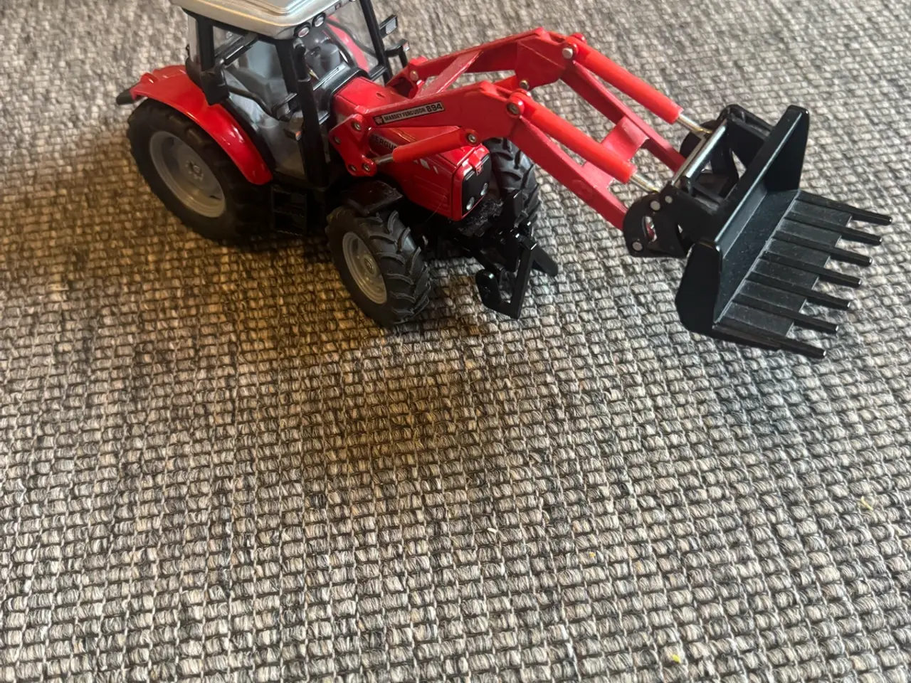 Billede 1 - Modeltraktor Massey Ferguson (Siku)