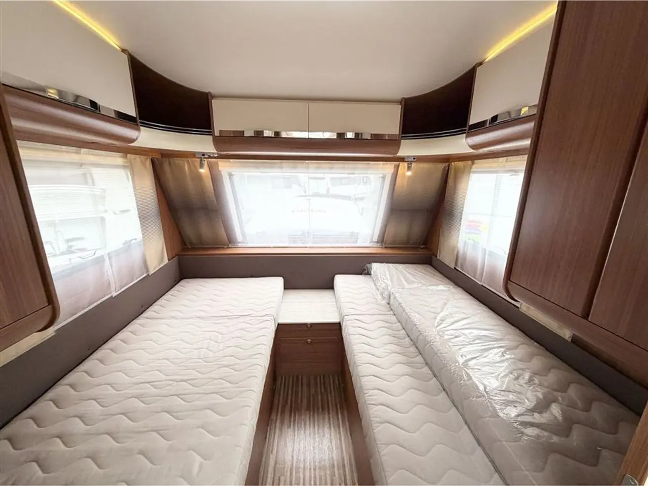 Billede 13 - 2014 - Adria Adora 472 LU Enkeltsenge-Lamel-Gulvtemp.-Mover-Aircon-Telt