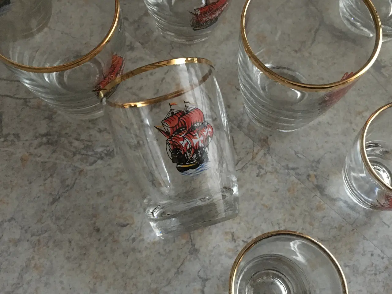 Billede 3 - Drikke glas med guldkant NY PRIS