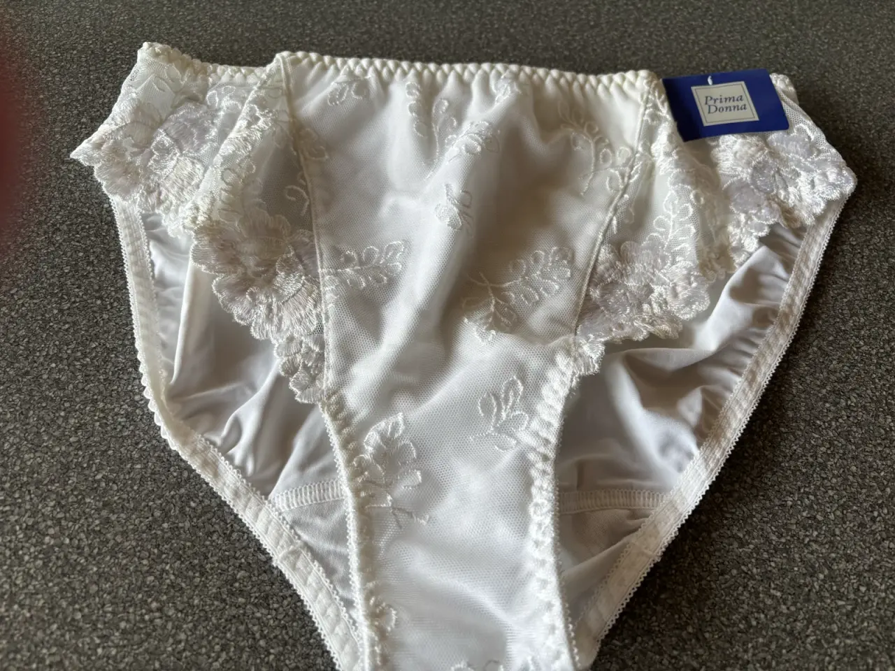 Billede 1 - Lækkert lingeri: PrimaDonna blondetrusse str. 42,