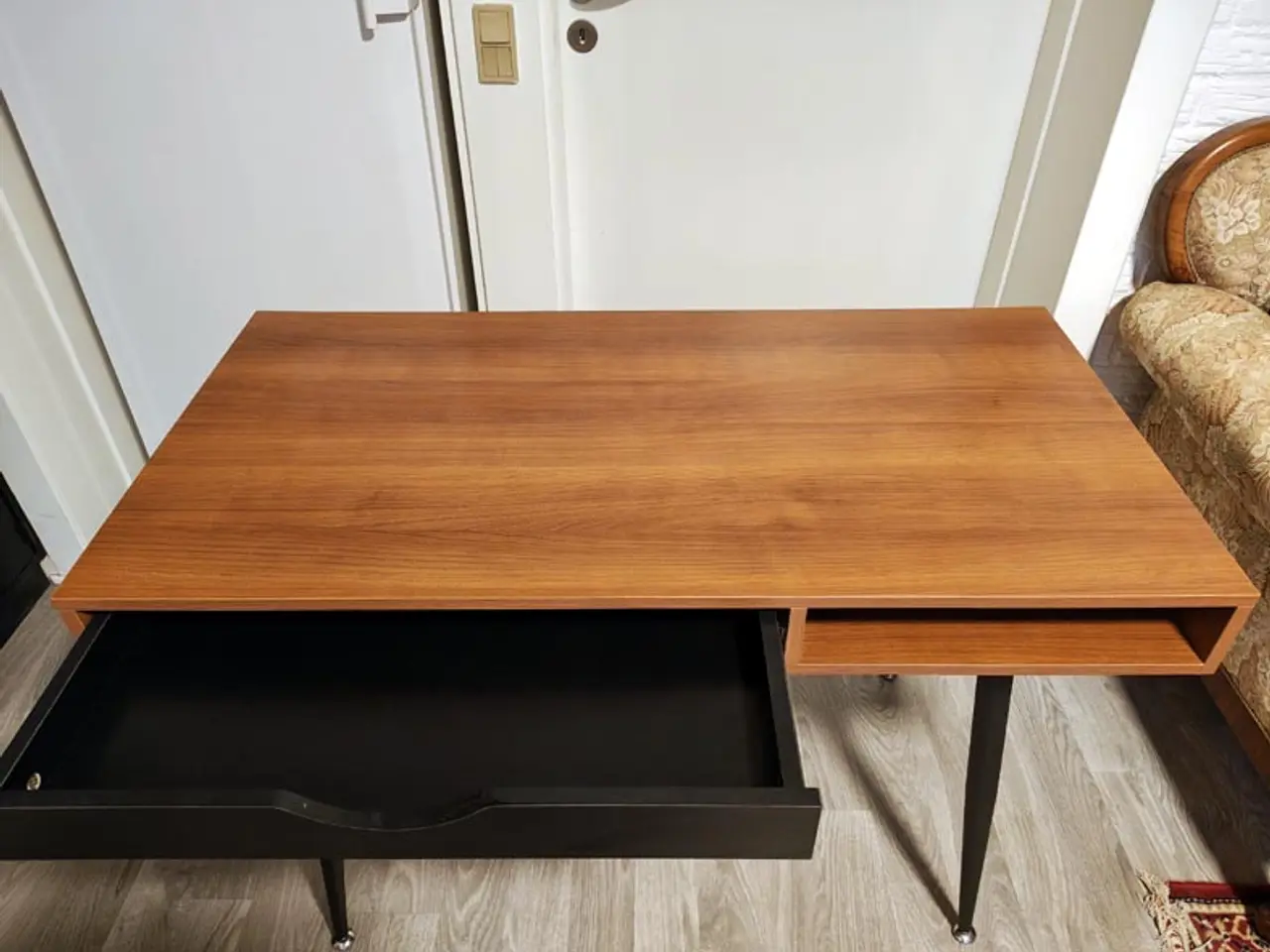 Billede 6 - Skrivebord med skuffe