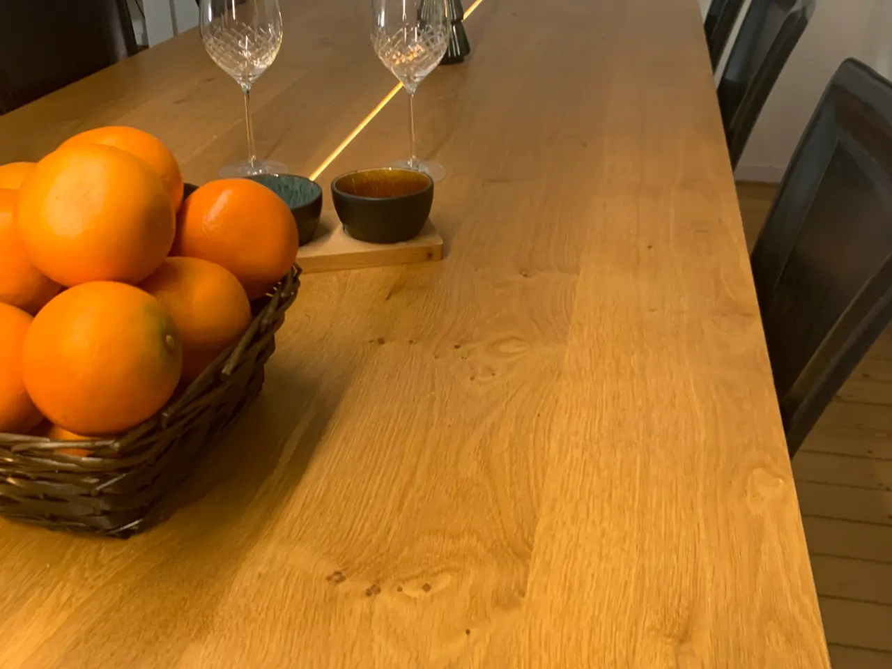 Billede 1 - Spisebord i massiv egtræ