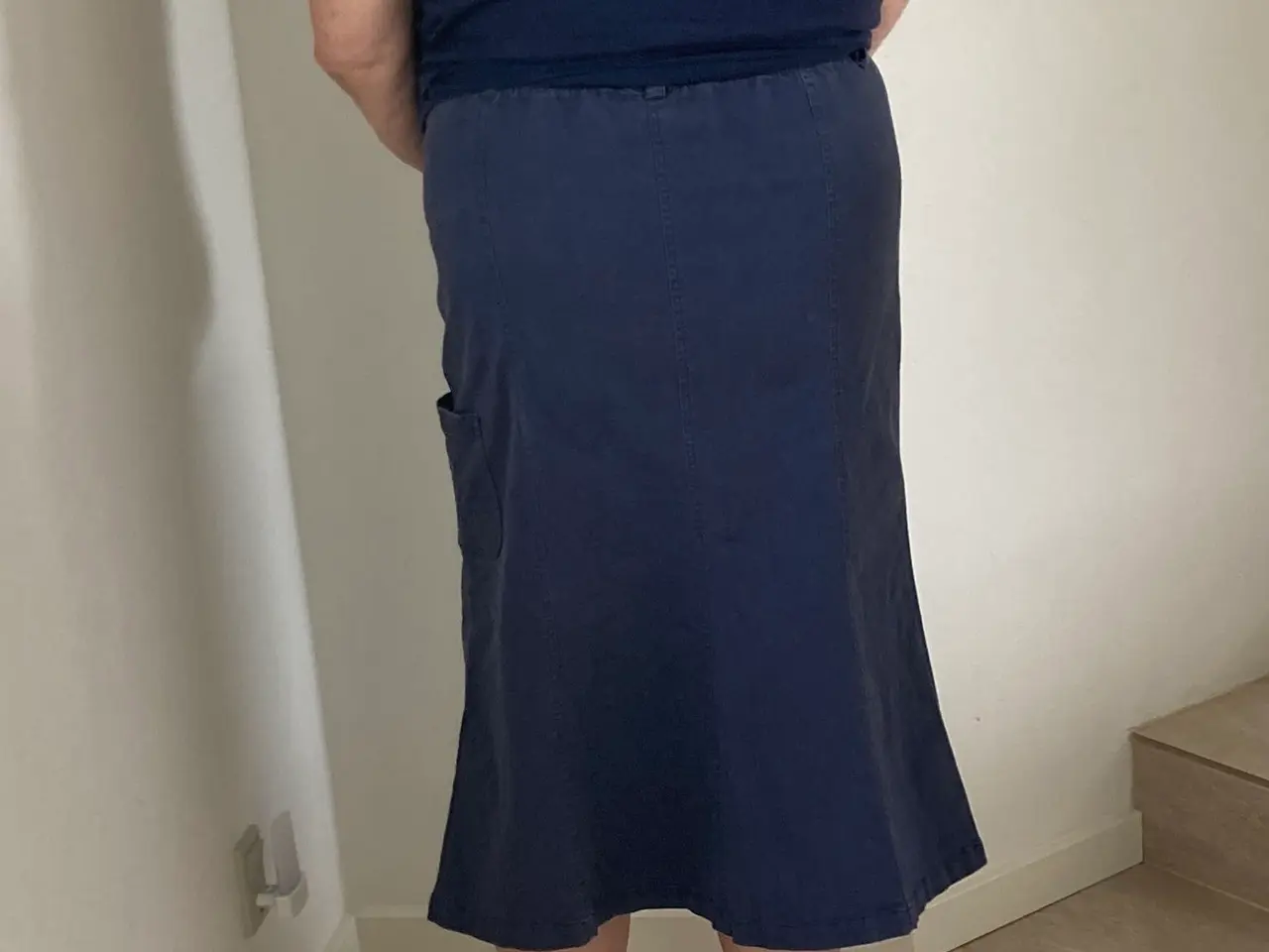 Billede 3 - Marineblå Lau Rie nederdel str XL