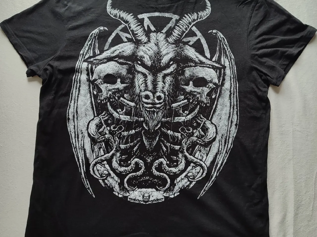 Billede 1 - T-shirt, Gothicana, str L