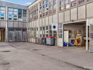 Alsidigt lager og værksted/produktion