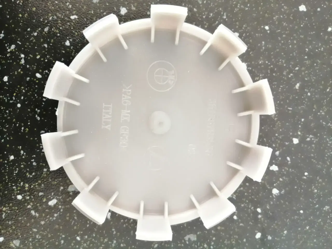 Billede 6 - Emblemer, Spacer, hjulbolte, Centreringsringe mm