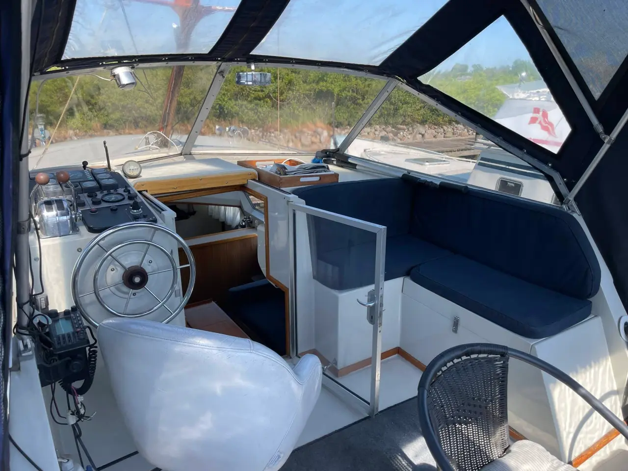 Billede 4 - Broom 35, funktionel motorbåd, billig bolig mv.