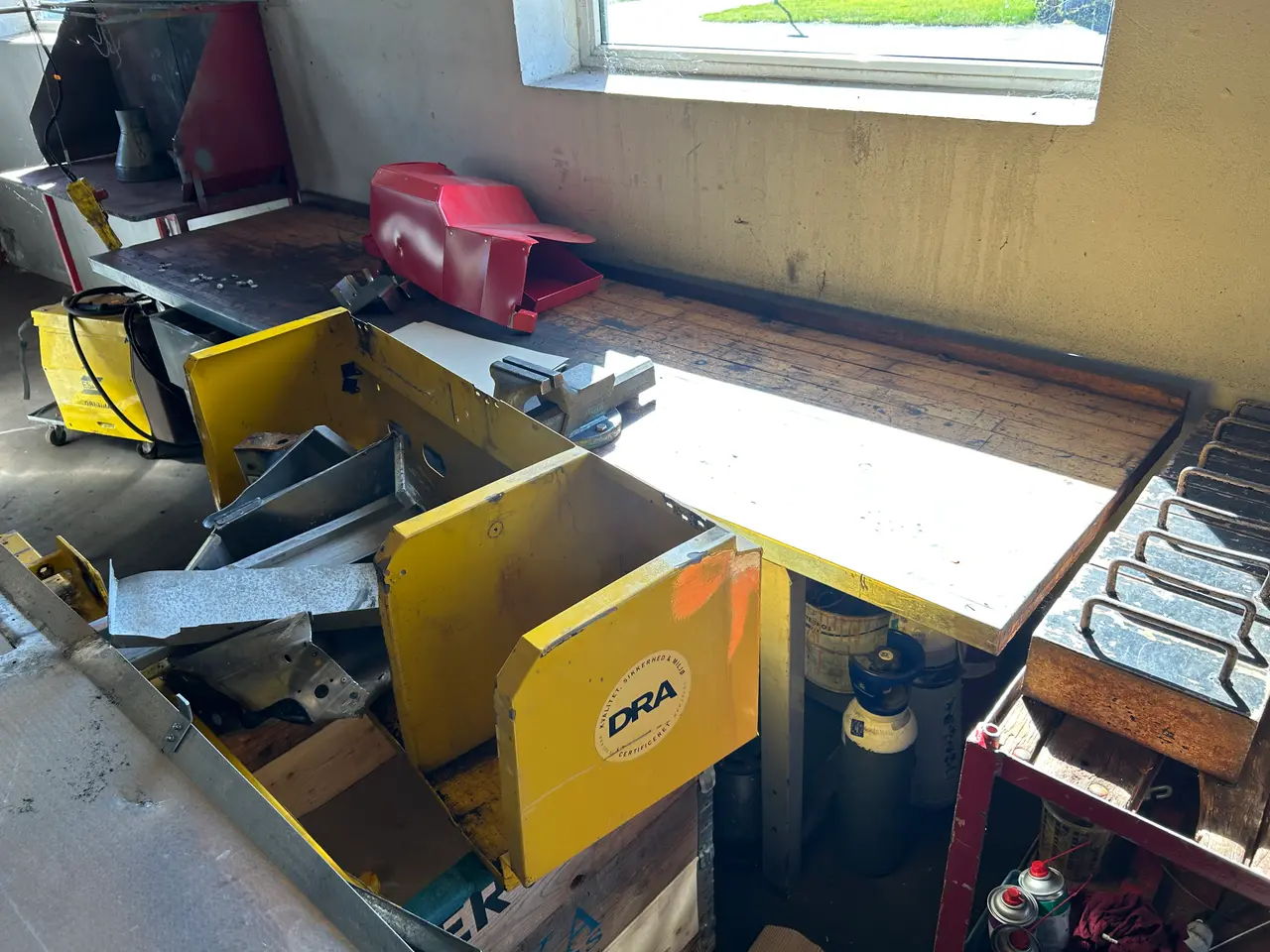 Billede 1 - Arbejdsbord med indhold