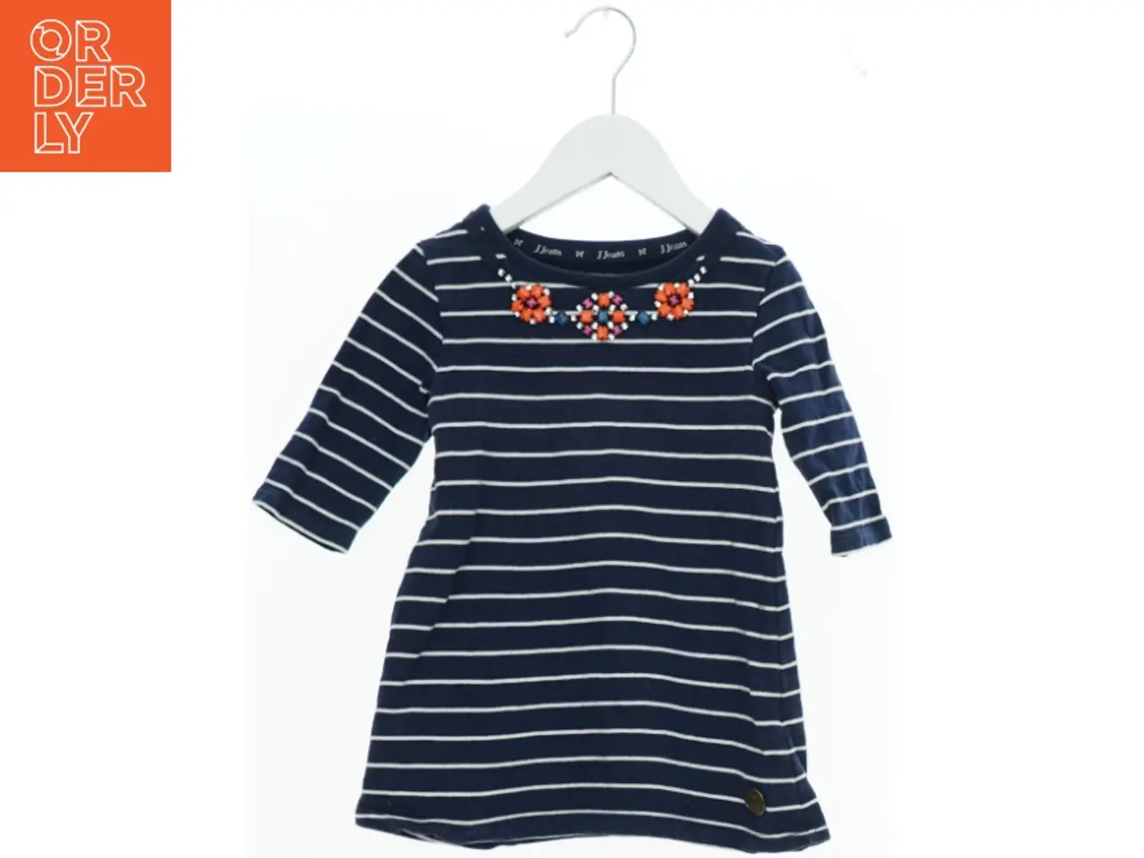 Billede 1 - Strikket kjole med striber og blomsterdetaljer fra J Jeans (str. 110)