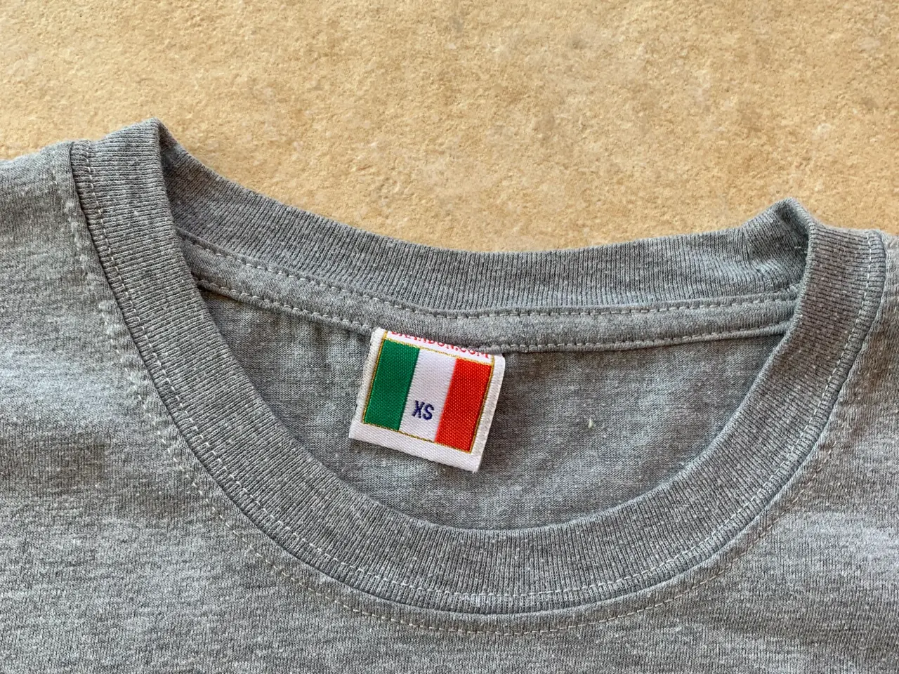 Billede 3 - T-shirt grå med tryk I love Roma str.xs