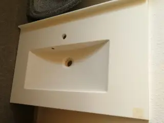HELSTØBT BORDPLADE MED VASK 55x85,5x2,3
