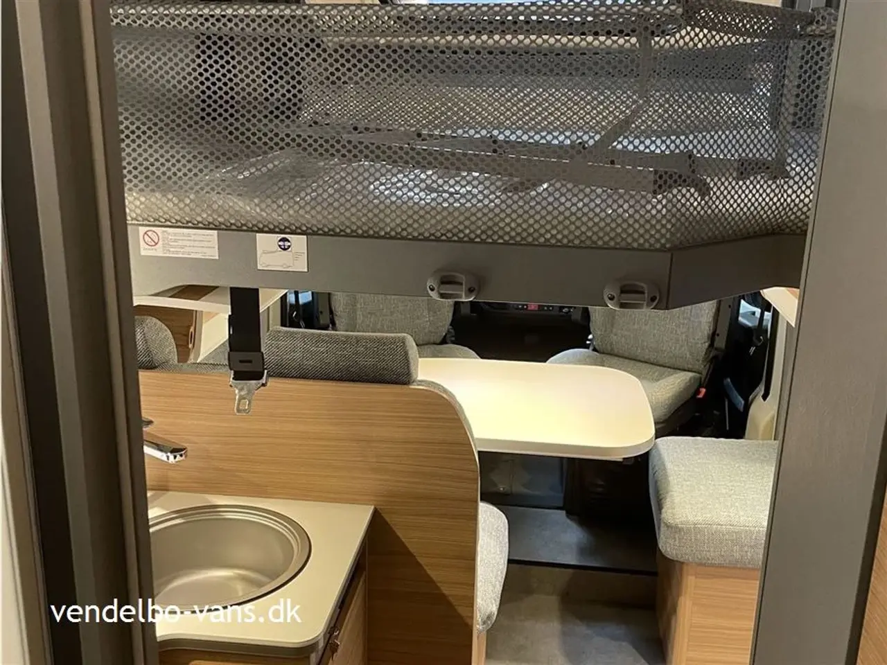 Billede 18 - 2024 - Dethleffs Just T 7052 DBM - 90 Year   Fritstående dobbeltseng med ekstra  stor garage neden under