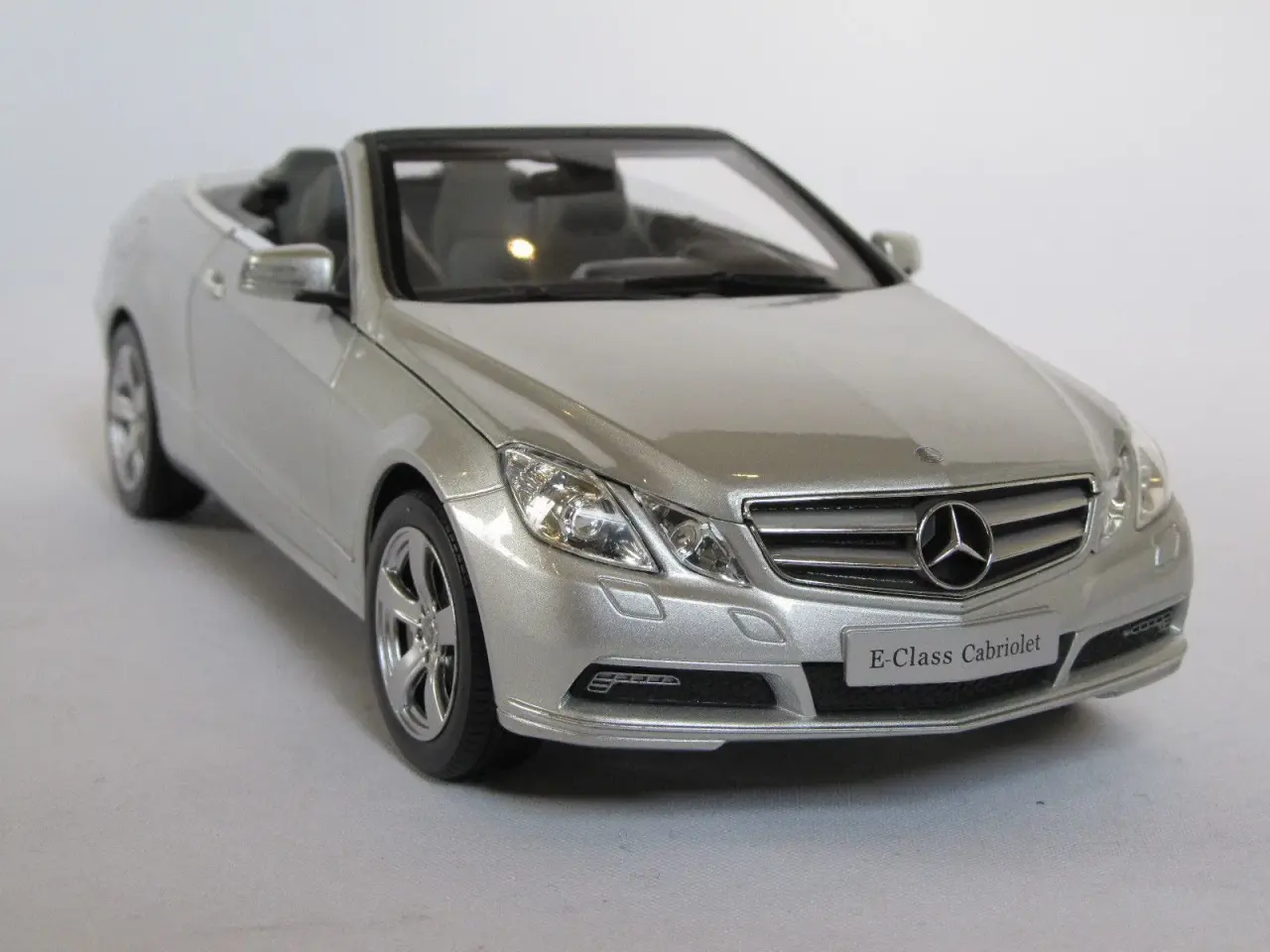 Billede 2 - 2010 Mercedes E-Klasse Cabrio 1:18