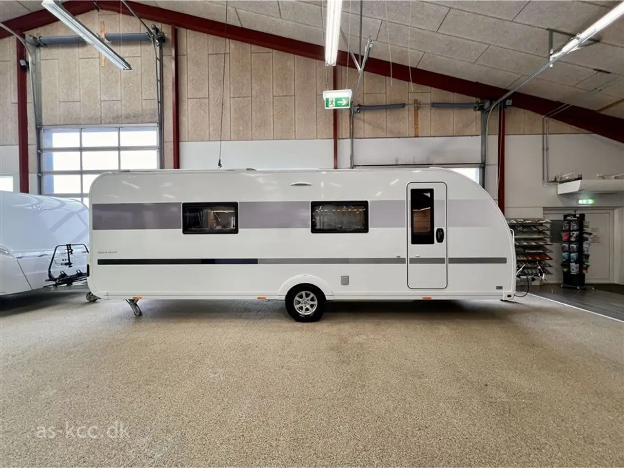 Billede 2 - 2021 - Adria Alpina 663 HT Alde Centralvarme Adria Alpina 663 HT årg. 2021. 4 sovepladser, 6 siddepladser