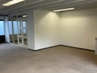 LAGER - PRODUKTION : KONTOR/KØKKEN/TOILET NYISTAND