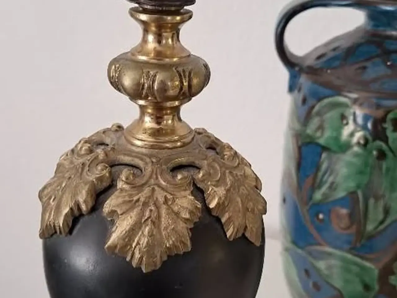 Billede 2 - FLOT GAMMEL LAMPE m. messing ornamentik