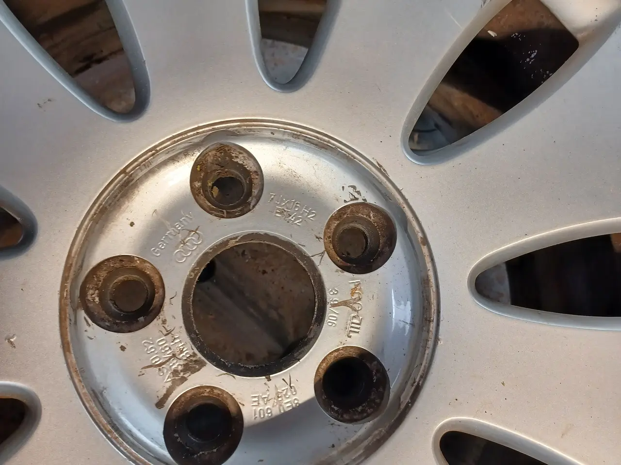 Billede 4 - Audi, VW alufælge med sommerdæk.