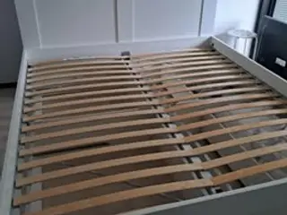 BRIMNES King size seng m. sengegavl - står adskilt