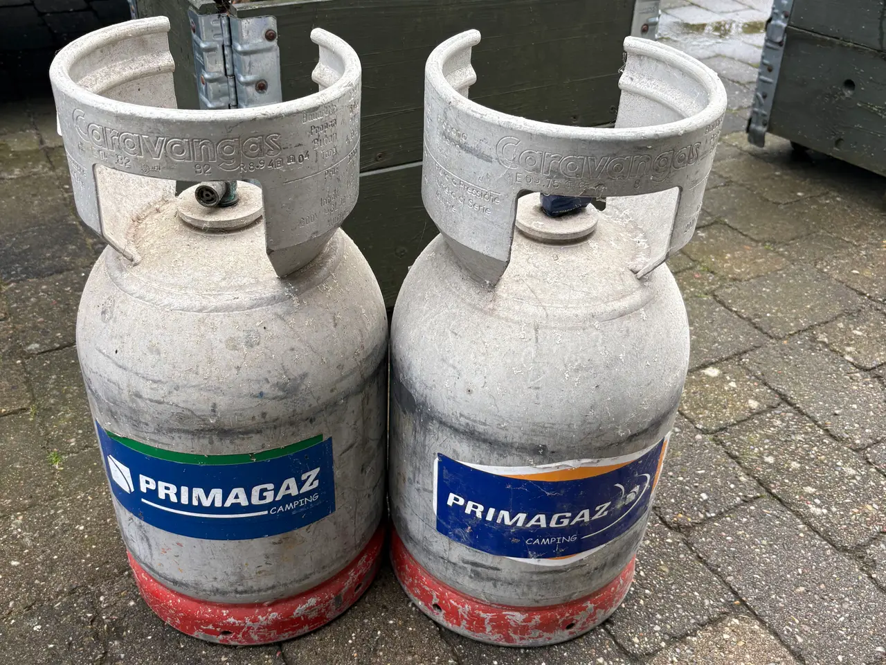 Billede 2 - 2 stk alu gasflasker den helt fyldt med gas