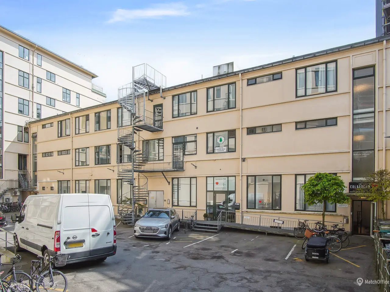 Billede 1 - Lejemål i baggård med godt lysindfald
