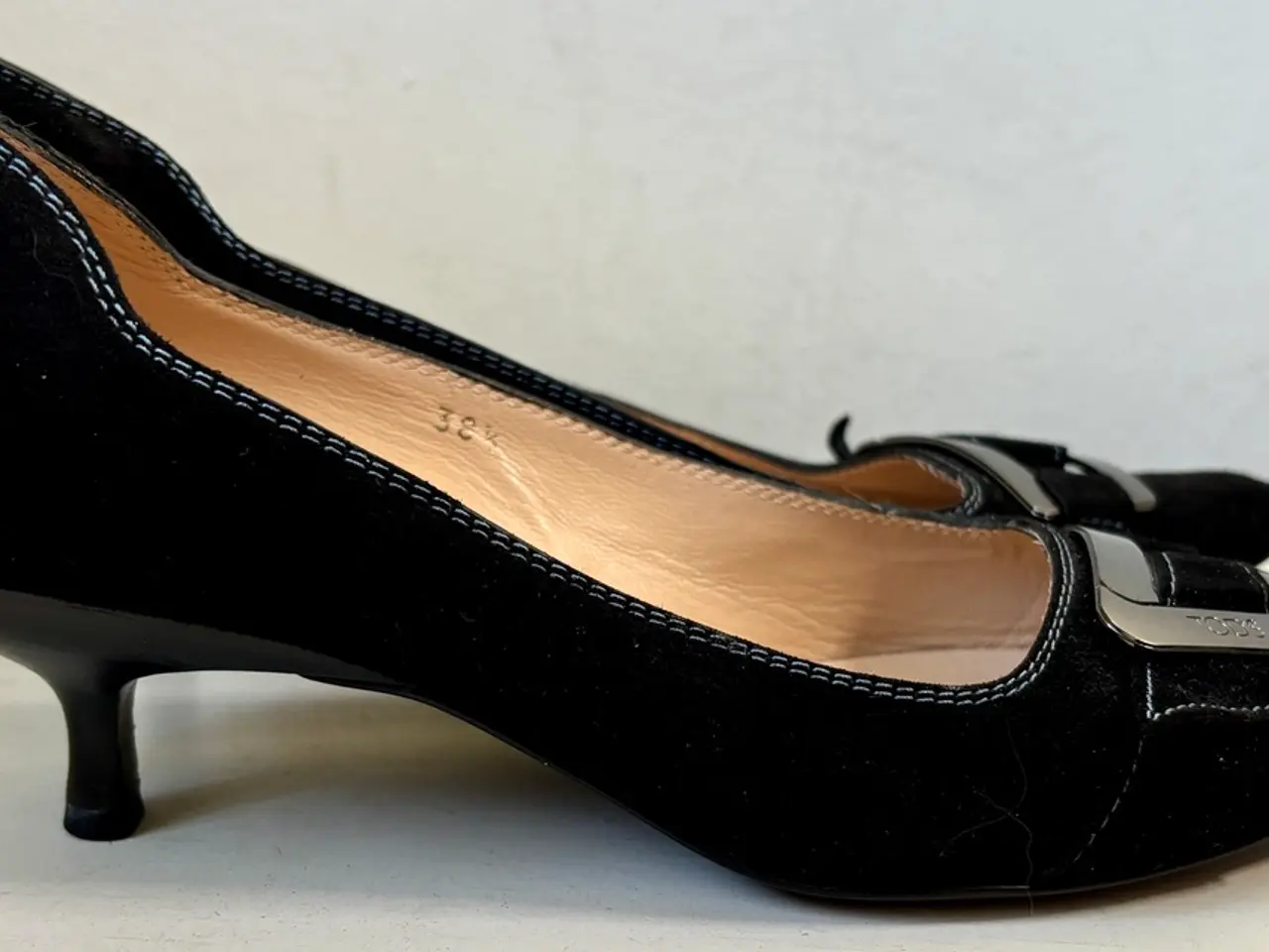 Billede 4 - Tod's, sorte kittenheels med spænde, str 38,5