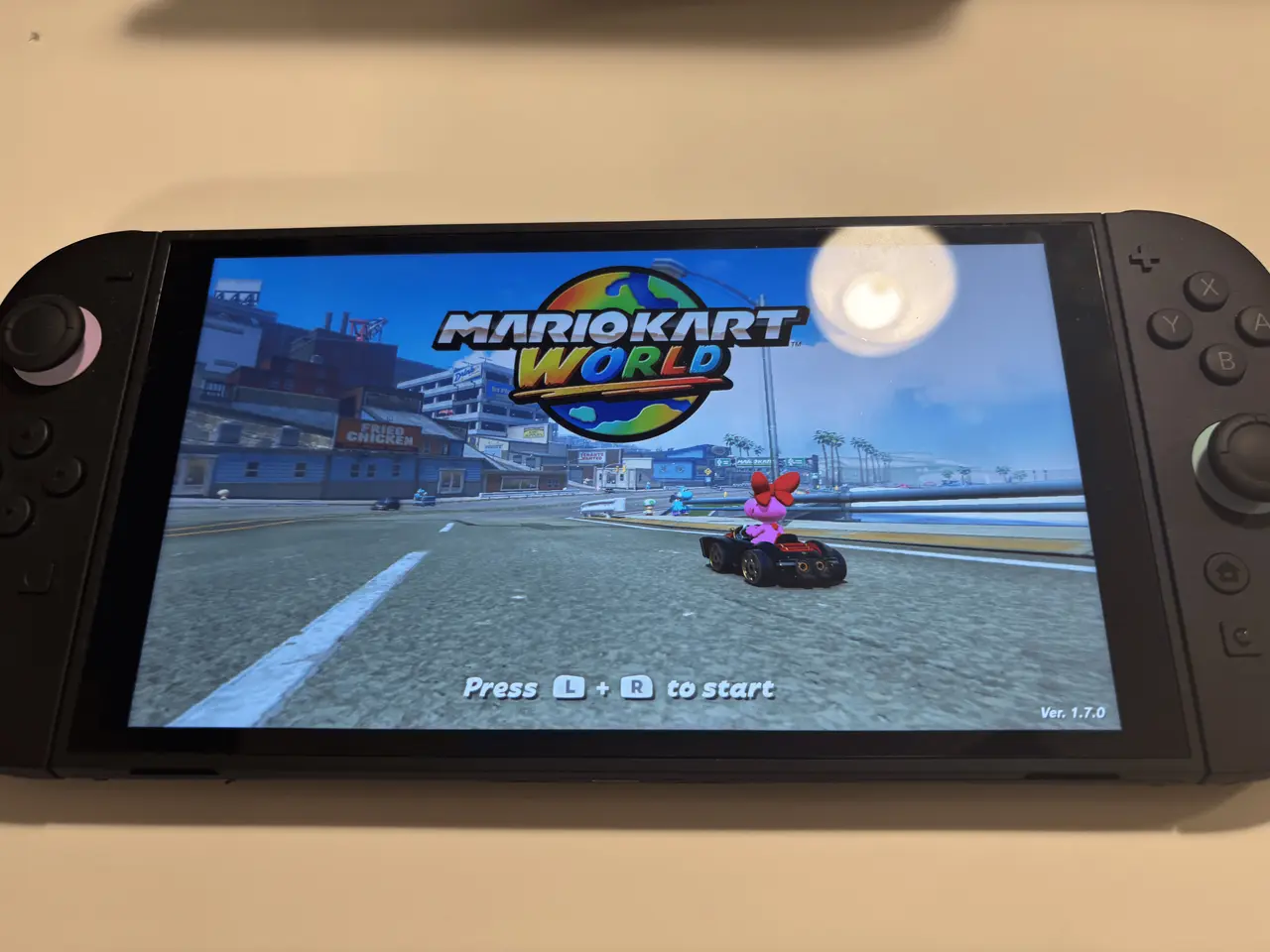 Billede 2 - Nintendo Switch 2 Mario Kart World Bundle + 4 Joy