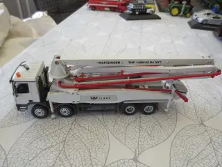 1 stk Mercedes Benz 4141 Betonlastbil