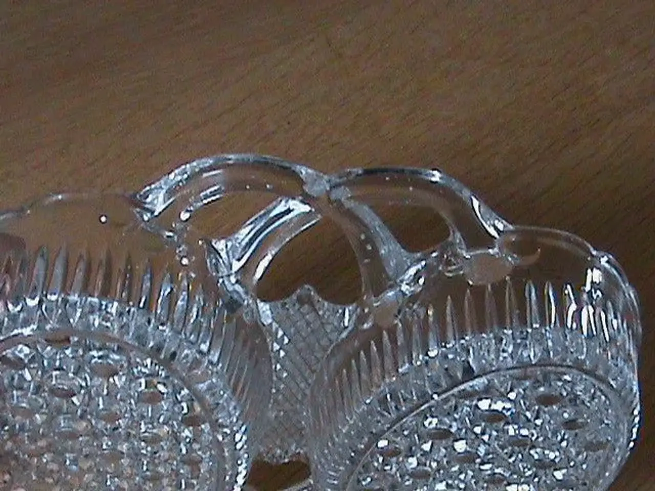 Billede 3 - Todelt glas skål med mønster i kant og bund