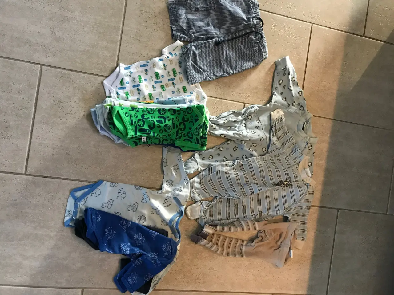 Billede 2 - Drengetøj, 16 dele, str. 50