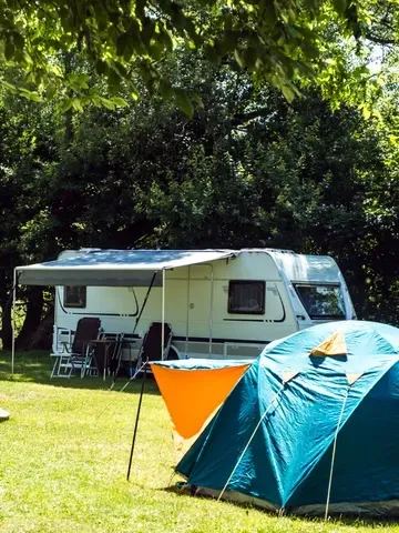 Den ultimative pakkeliste til campingferien – husk det hele 🏕️