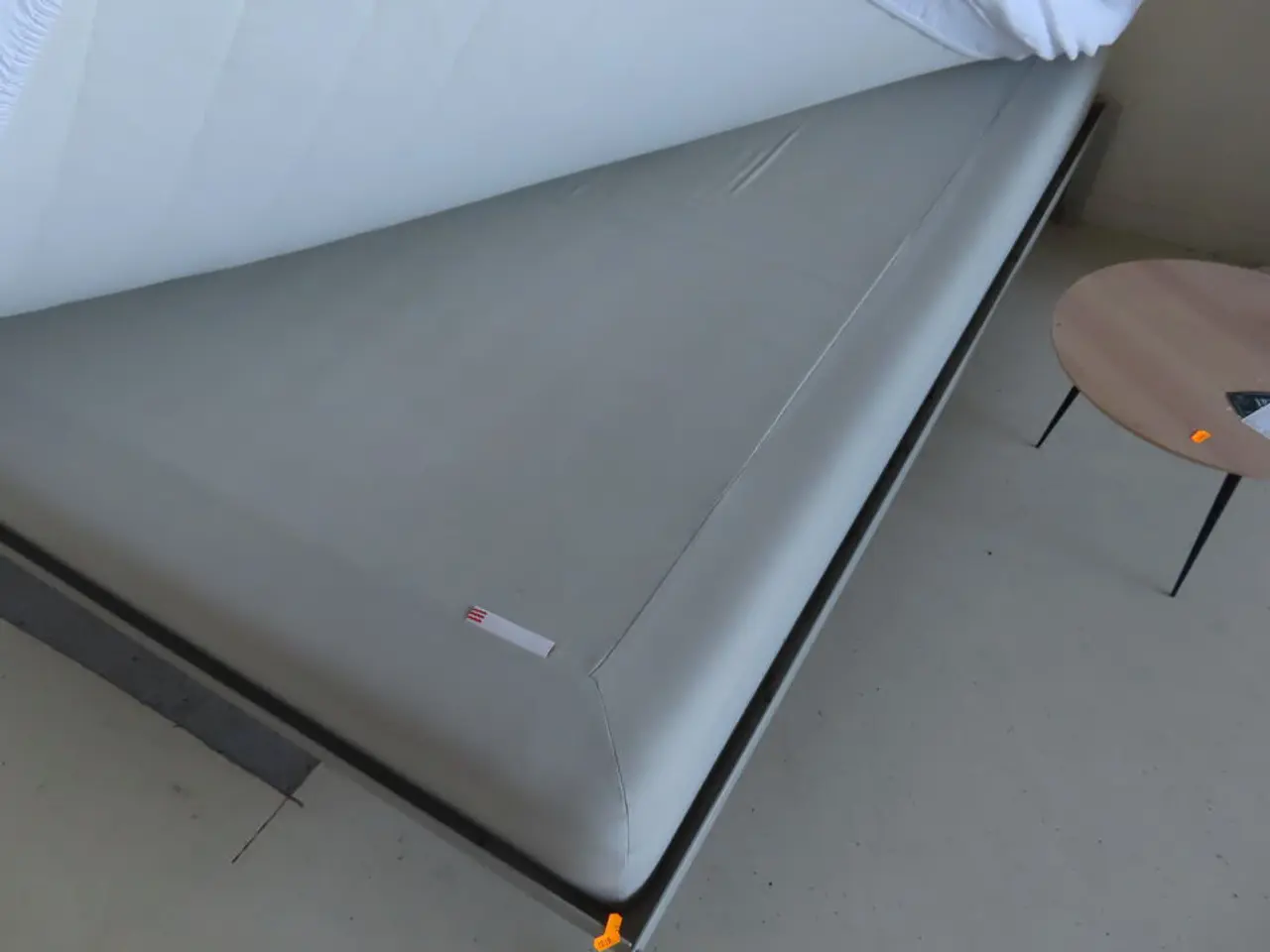 Billede 3 - Seng inkl madras 200x140