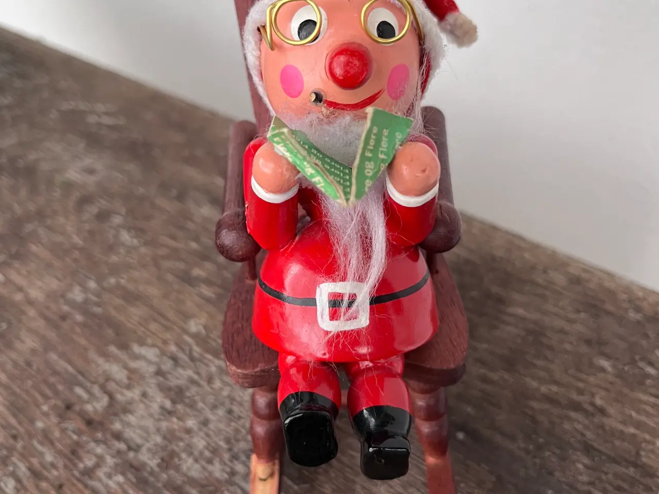Billede 1 - Daells varehus nisse i gyngestol. 