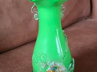 Vintage Tivoli-vase – Smuk lysegrøn glasvase med p